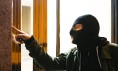 Ratgeber Einbruchschutz - Einbrecher klingelt an der Haustür