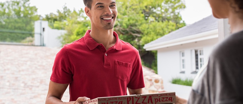 Ratgeber Minijob - Mann liefert Pizza aus